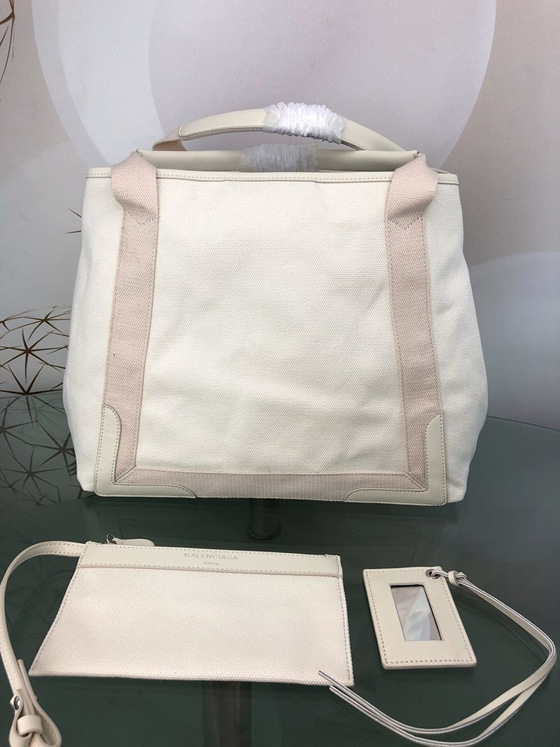 超希少！バレンシアガ ネイビーカバ コピー M マザーズバッグにも ベージュ 3399332HH3N2762通販