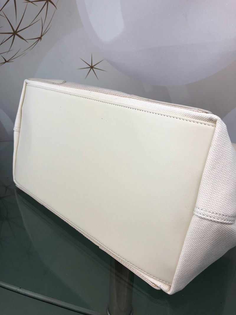 超希少！バレンシアガ ネイビーカバ コピー M マザーズバッグにも ベージュ 3399332HH3N2762高い品質