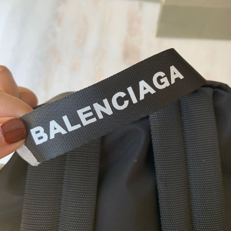 バレンシアガ バックパック/リュックサック スーパーコピー/EXPLORER BACKPACK メンズ 2021年秋冬新作 bab30857高い品質