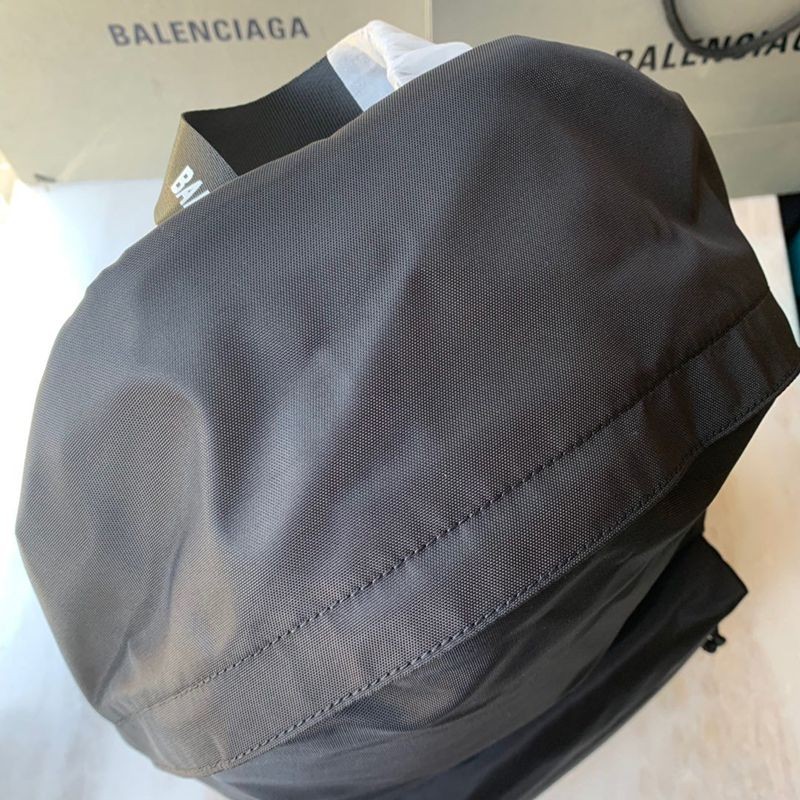 バレンシアガ バックパック/リュックサック スーパーコピー/EXPLORER BACKPACK メンズ 2021年秋冬新作 bab30857最高級