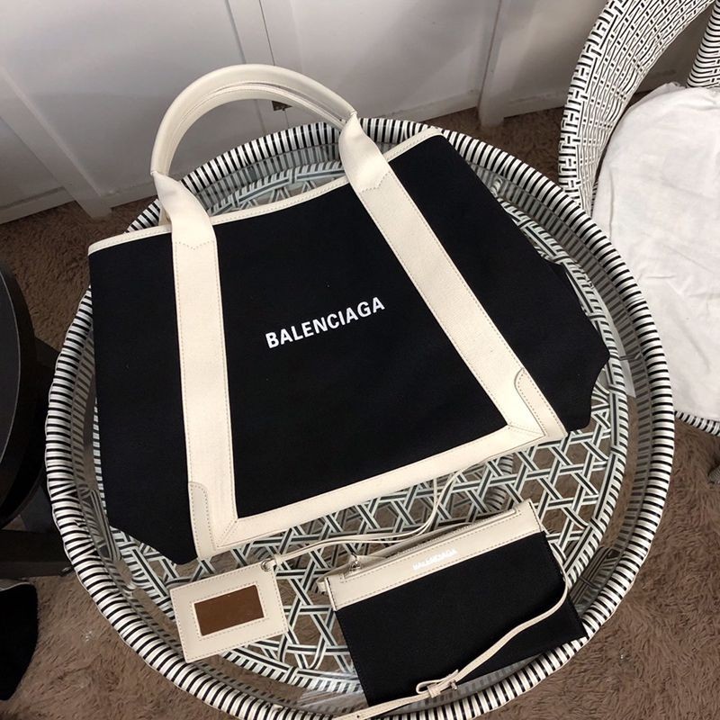 送料込バレンシアガ ネイビーカバス スーパーコピー M トート ブラック×ベージュ バレンシアガ コピー bab31528通販