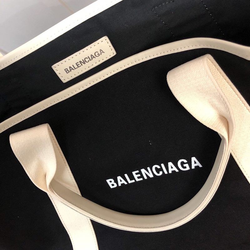 送料込バレンシアガ ネイビーカバス スーパーコピー M トート ブラック×ベージュ バレンシアガ コピー bab31528N級品