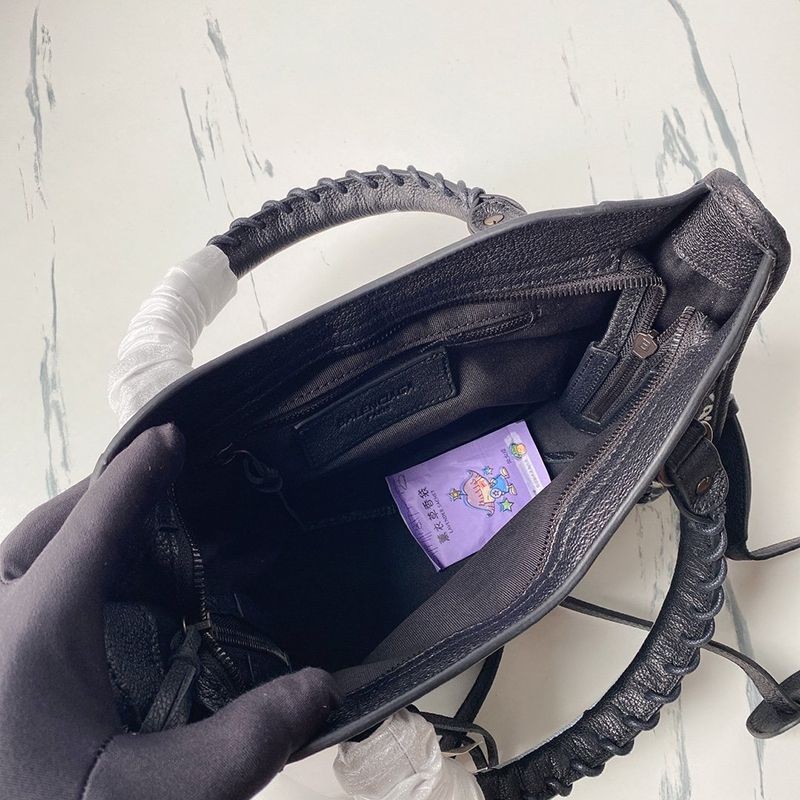 送料込バレンシアガ スーパーコピー グラフィティ クラシック シティ S bah10403代引きを販売