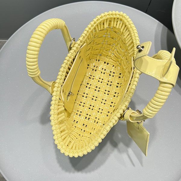 【バレンシアガ】BISTRO XS ストラップ付き バスケット 偽物 bah96239N級品