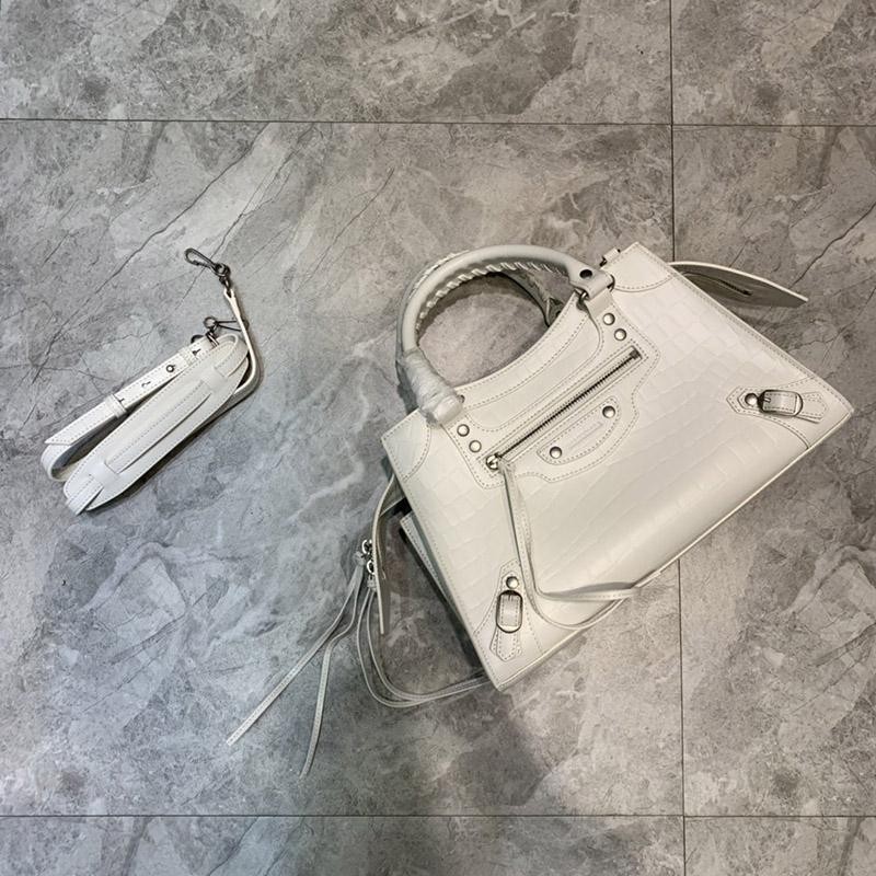大人気!!新色【アウトレット コピー】バレンシアガ☆クラシックNanoシティバッグ bak50154通販