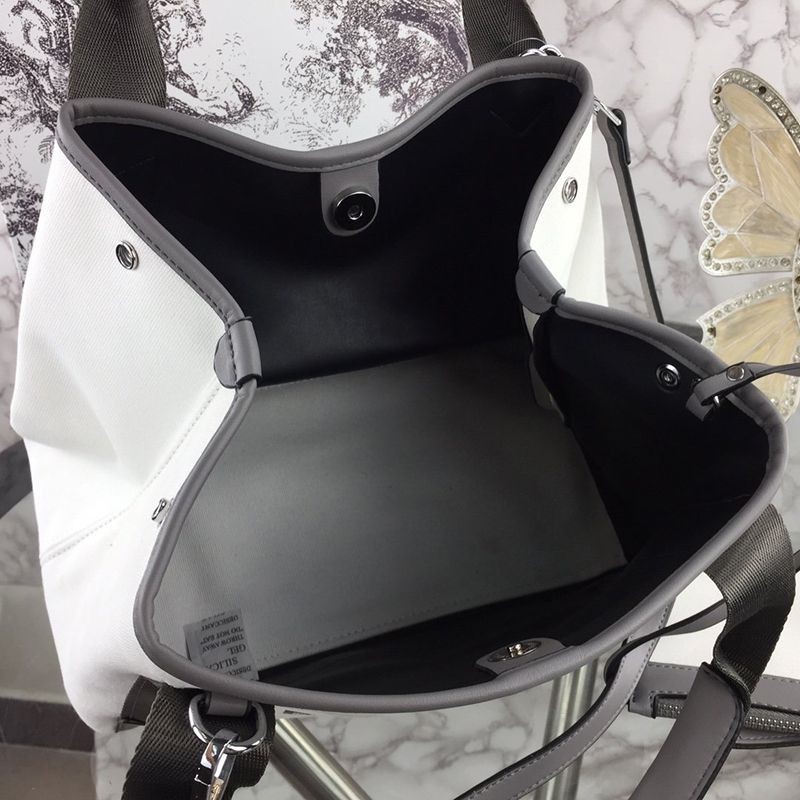 大人気！バレンシアガ ネイビーカバス コピー S トート ホワイト×ブラック bal15429代引きを販売