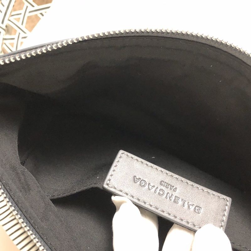 大人気！バレンシアガキャンバス クラッチバッグ 偽物 bax02231代引きを販売