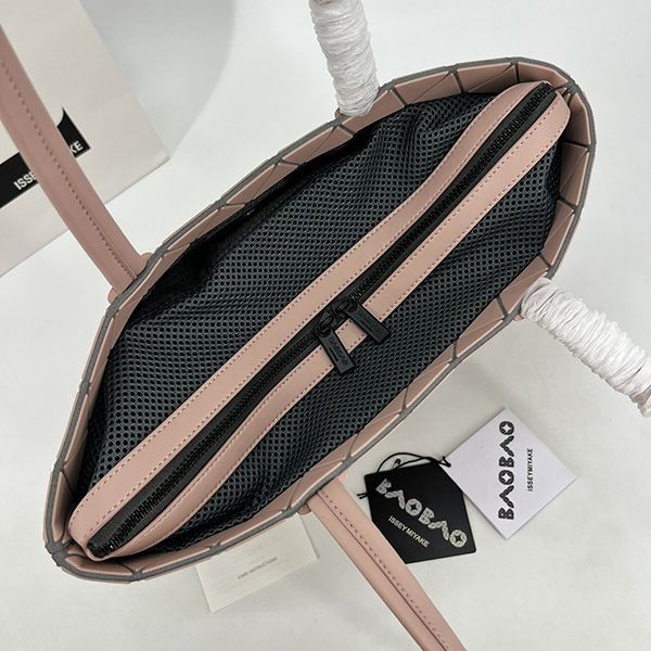 プレゼント最適BAOBAO ISSEY 偽物 MIYAKE カルトン メタリック バッグ baa55953高い品質
