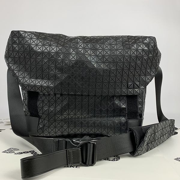 定番バオバオイッセイミヤケ 偽物 ショルダーバッグ bab75575通販