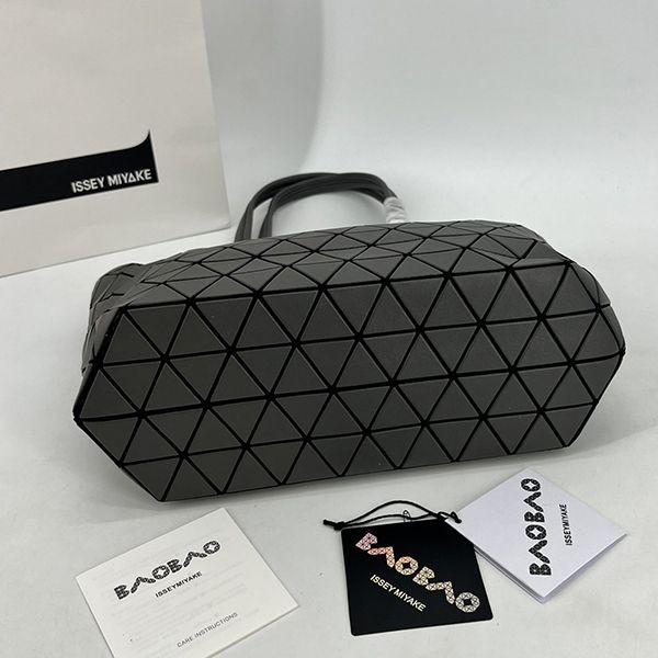 送料込BAOBAO ISSEY 偽物 MIYAKE カルトン メタリック バッグ bae74241通販