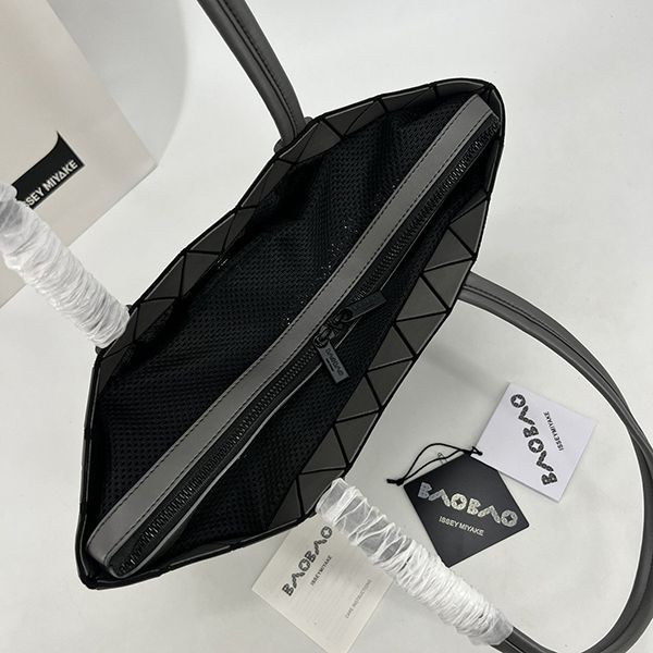 送料込BAOBAO ISSEY 偽物 MIYAKE カルトン メタリック バッグ bae74241激安送料無料
