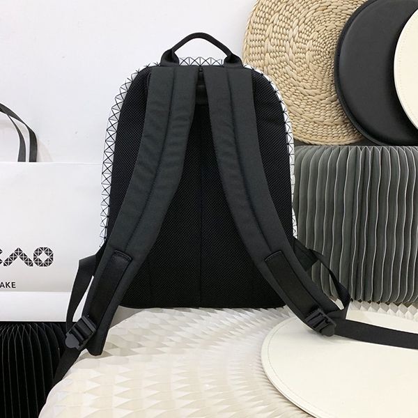 争奪戦バオバオイッセイミヤケ バックパック 2size コピー bak81407人気
