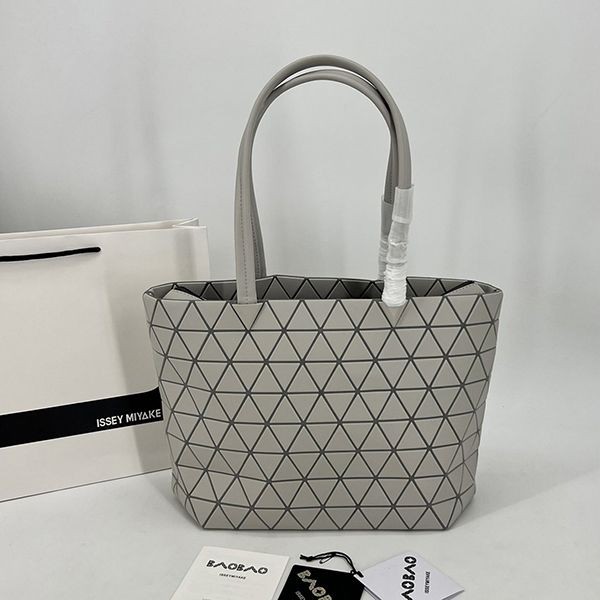 高品質BAOBAO ISSEY 偽物 MIYAKE カルトン メタリック バッグ bap13538通販