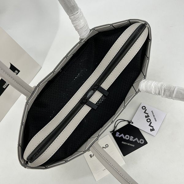 高品質BAOBAO ISSEY 偽物 MIYAKE カルトン メタリック バッグ bap13538人気