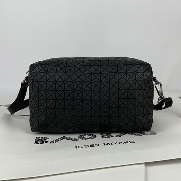 使い勝手良し【BAOBAO ISSEY MIYAKE コピー】カルトンマット クロスボディバッグ bay07661激安送料無料