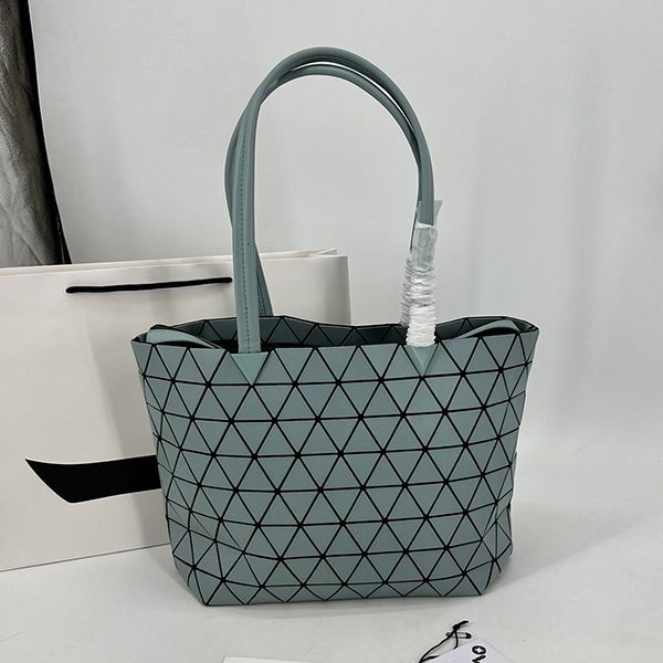 高級ブランドBAOBAO ISSEY 偽物 MIYAKE カルトン メタリック バッグ baz33941通販