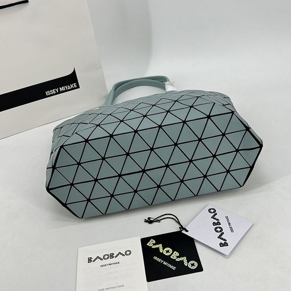 高級ブランドBAOBAO ISSEY 偽物 MIYAKE カルトン メタリック バッグ baz33941激安送料無料