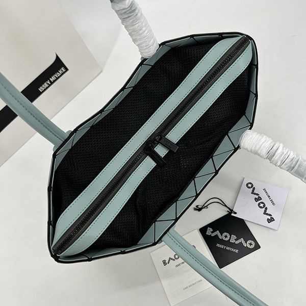 高級ブランドBAOBAO ISSEY 偽物 MIYAKE カルトン メタリック バッグ baz33941高い品質