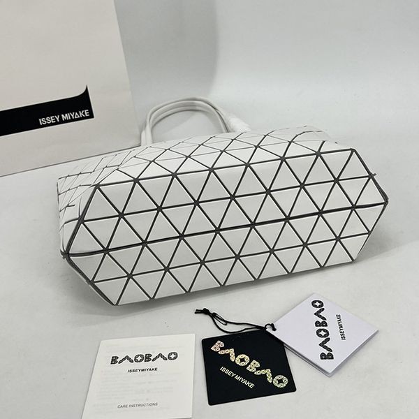 セレブ多数愛用BAOBAO ISSEY スーパーコピー MIYAKE カルトン メタリック バッグ baz43693激安送料無料