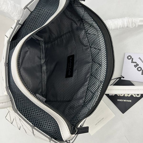 セレブ多数愛用BAOBAO ISSEY スーパーコピー MIYAKE カルトン メタリック バッグ baz43693人気