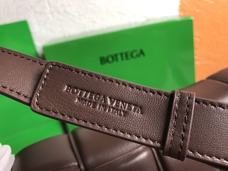 欲しい♡超限定♪ボッテガヴェネタ パデットカセット コピー ショルダーバッグ グレープ 591970VCQR15010品質保証