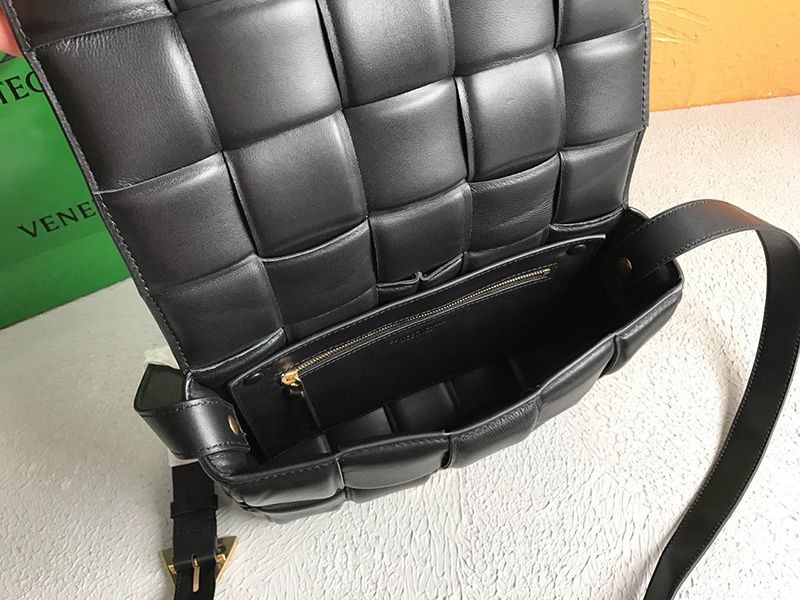 欲しい♡超限定♪ボッテガヴェネタ パデッドカセット 偽物 ショルダーバッグ ゴールド仕上げ 591970VCQR18425N級品