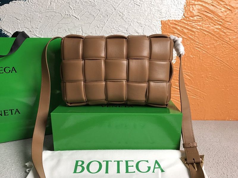 可愛いボッテガヴェネタ パデットカセット コピー ショルダーバッグ キャラメル 591970VCQR19850激安送料無料