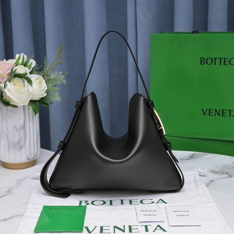 【即発】ボッテガヴェネタ クレードル コピー スモールショルダーバッグ ブラック 680057V1BW08425通販
