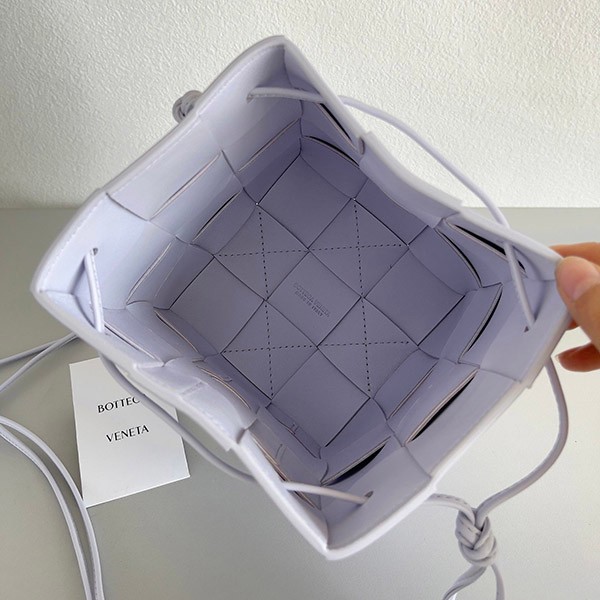 目を惹くカラーボッテガヴェネタ カセット ショルダーバッグ コピー マース ウォッシュド 680218VCQC45308最高級