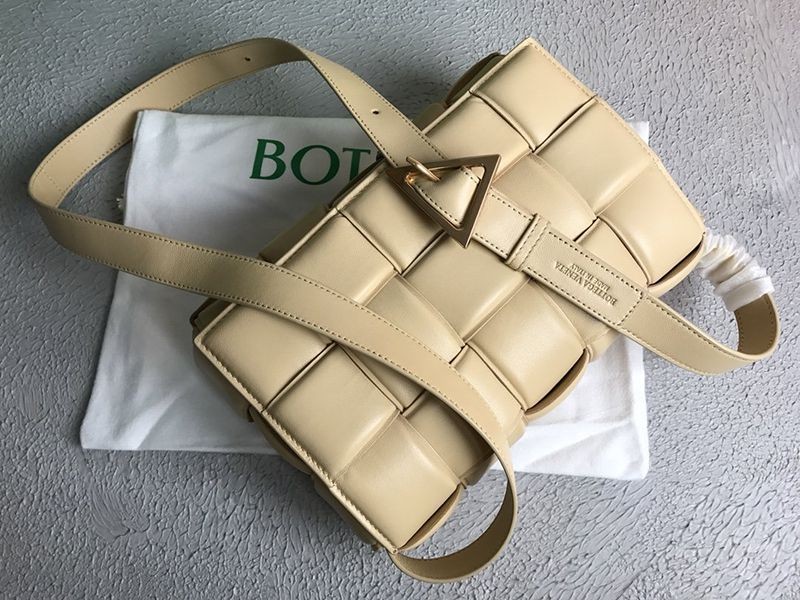 希少色ボッテガヴェネタ パデッド カセット 偽物 レザー製クロスボディバッグ boa26783高い品質