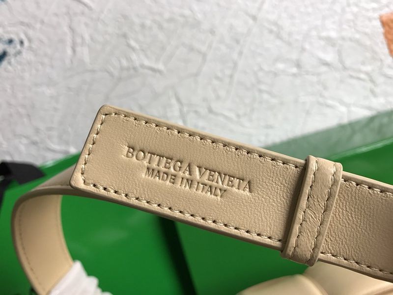 希少色ボッテガヴェネタ パデッド カセット 偽物 レザー製クロスボディバッグ boa26783品質保証