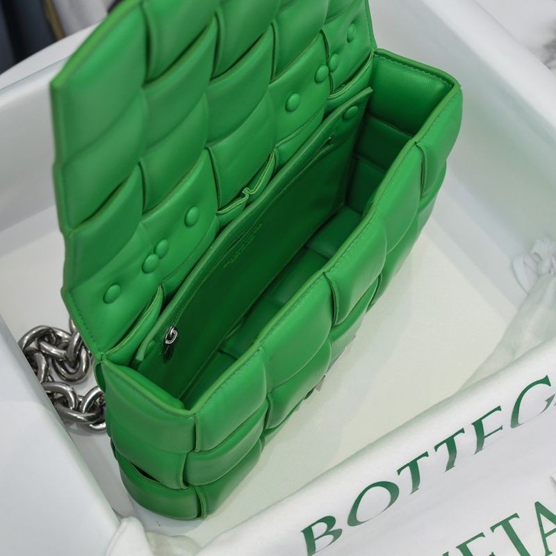 ★日本!!人気！ボッテガヴェネタ 偽物 ザチェーン カセット レザー製クロスボディバッグ boa49393N級品