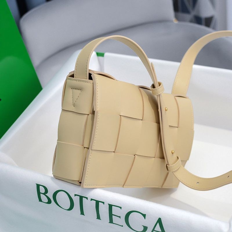 入手困難ボッテガヴェネタ カセット 偽物 クロスボディバッグ boa55057通販