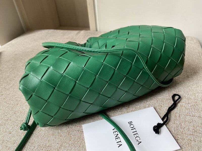 日本未入荷ボッテガヴェネタ コピー ミニ ザポーチ レザー製ミニクラッチバッグ bob30738高い品質