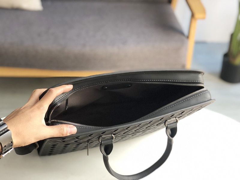 日本未入荷ボッテガヴェネタ イントレチャートレザー ブリーフケース コピー 2WAY bob37937品質保証