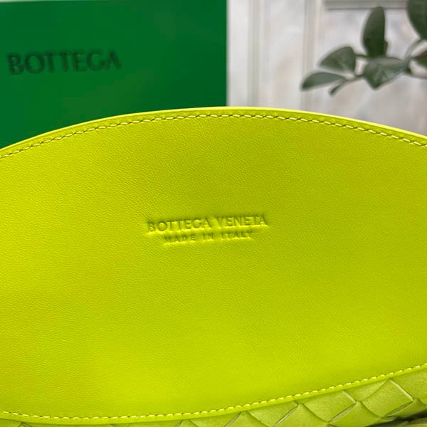 大人気！ボッテガヴェネタ 偽物 フラップ レザー ハンドバッグ bob41207品質保証