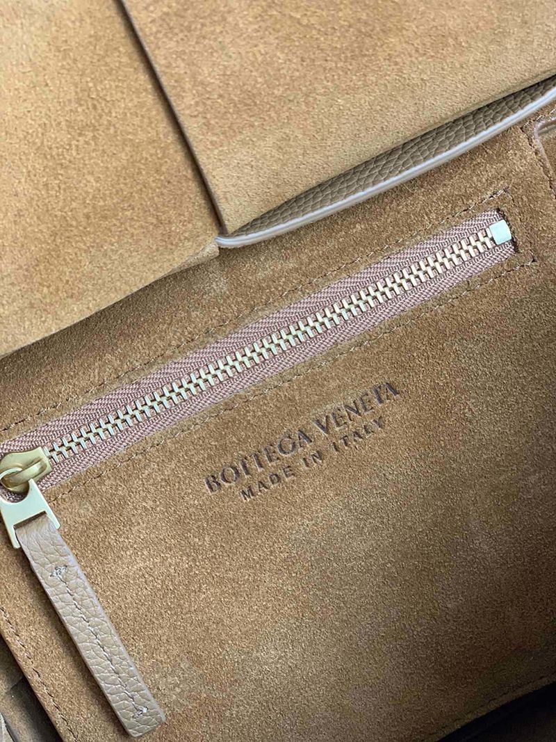 日本未入荷ボッテガヴェネタ 偽物 ザアルコ トップハンドルミニバッグ bob52947N級品