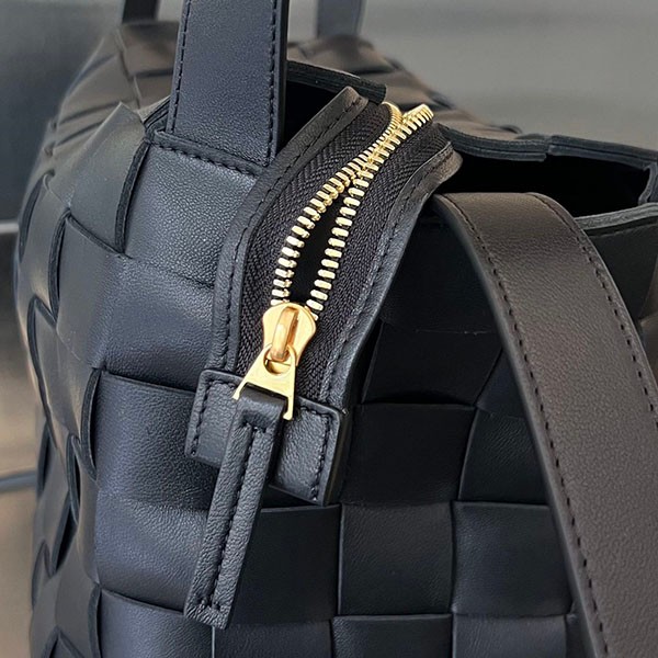 ボッテガヴェネタ コピー ボウリング カセット バッグ boc12042N級品