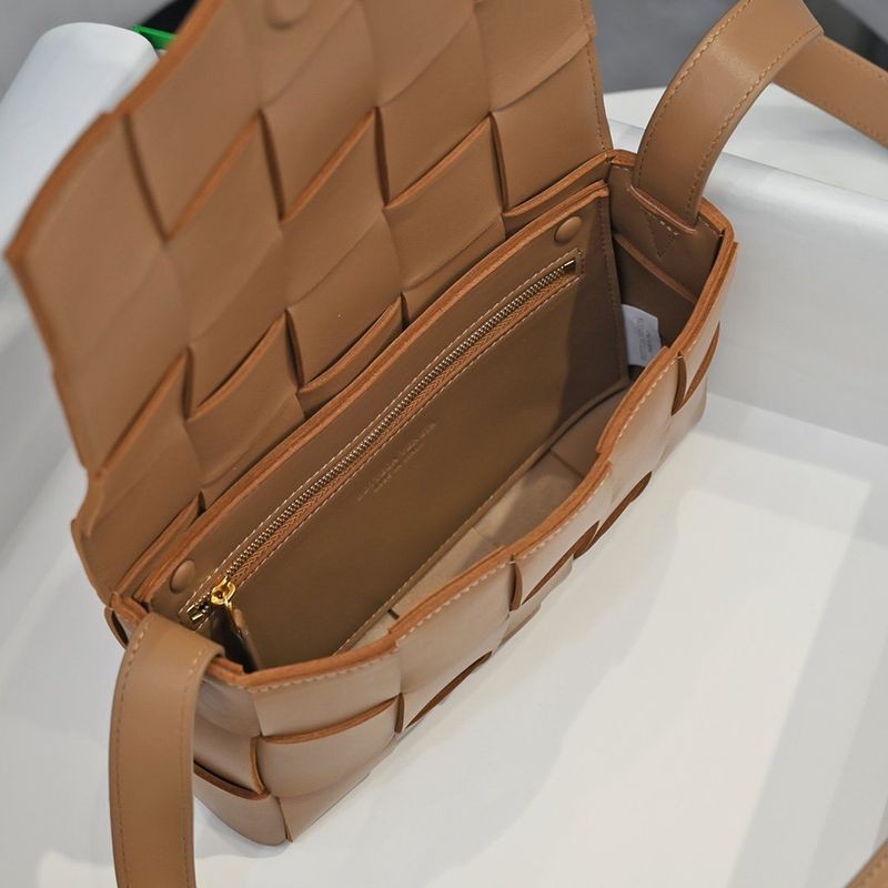 日本未入荷ボッテガヴェネタ カセット コピー クロスボディバッグ boc63388代引きを販売