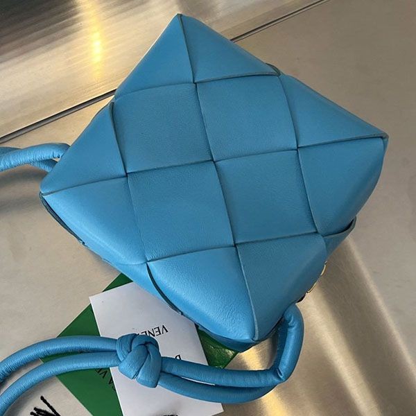 人気急上昇 ボッテガヴェネタ ミニ カセット コピー カメラバッグ boc68215人気