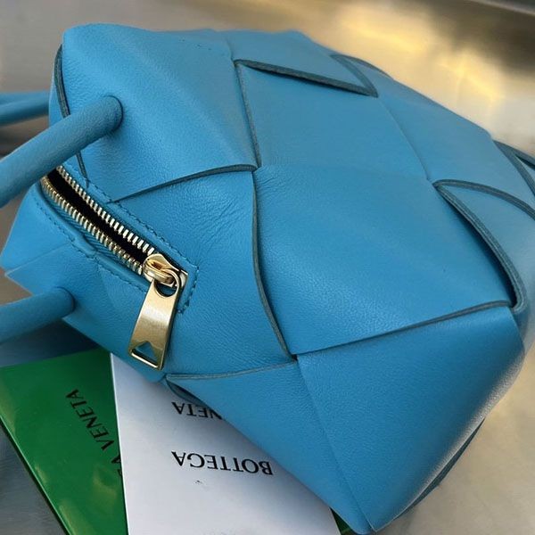人気急上昇 ボッテガヴェネタ ミニ カセット コピー カメラバッグ boc68215最高級