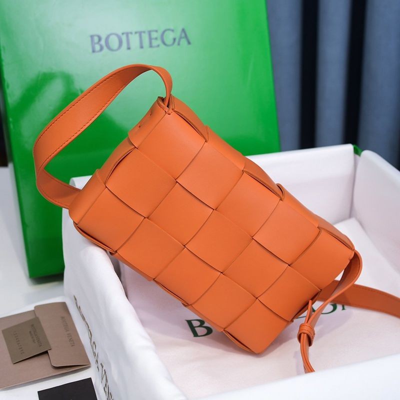 可愛いボッテガヴェネタ コピー カセット クロスボディバッグ boc78179激安送料無料