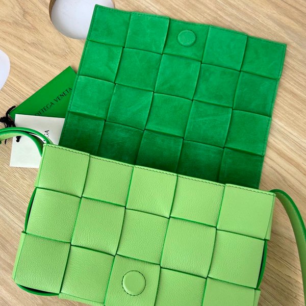 ボッテガヴェネタ ブランド偽物 カセット ショルダーバッグ bof94964N級品