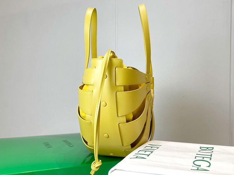 世界中で大人気♪ボッテガヴェネタ シェル 偽物 ミディアムトートバッグ boi27183激安送料無料