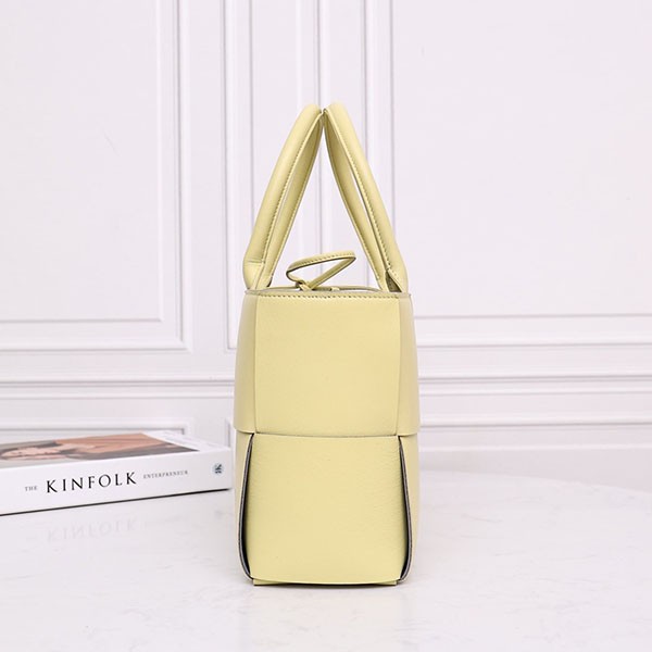 目を惹くカラー ボッテガヴェネタ アルコ トートスーパーコピーARCO TOTE bol03255激安送料無料