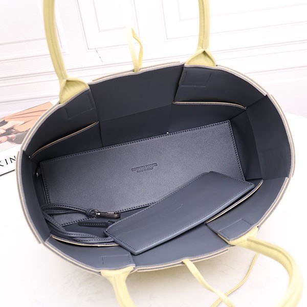 目を惹くカラー ボッテガヴェネタ アルコ トートスーパーコピーARCO TOTE bol03255N級品