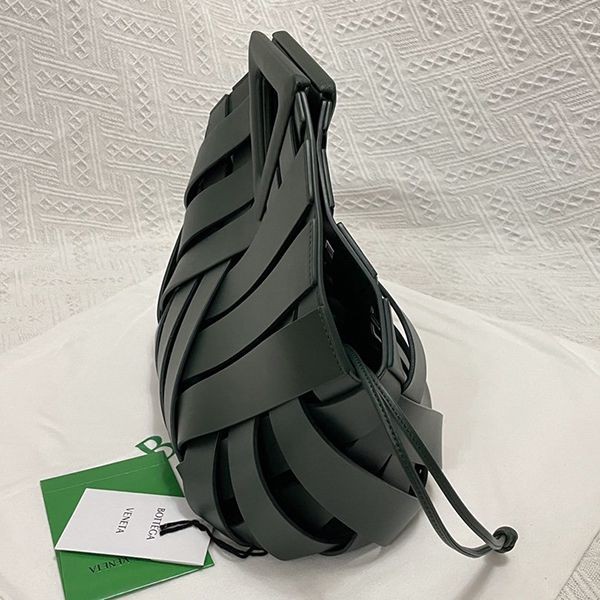 人気急上昇ボッテガヴェネタ ポイント 偽物 トップハンドルバスケット ミディアムバッグ★トープ bol71707通販