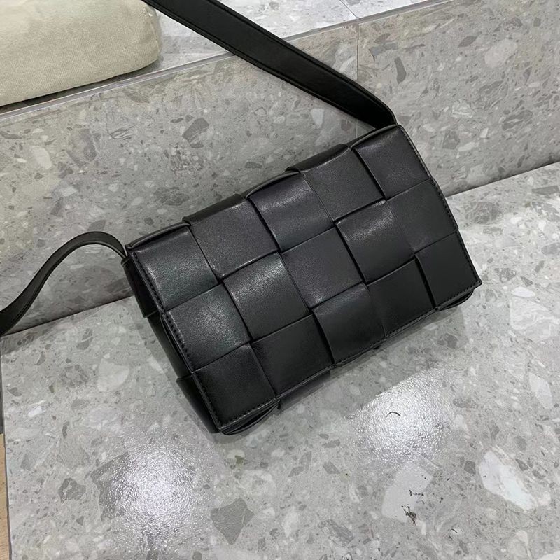 日本未入荷ボッテガヴェネタ カセット コピー クロスボディバッグ bol90713通販