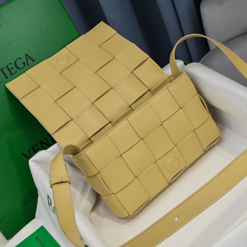 入手困難ボッテガヴェネタ 偽物 カセット クロスボディバッグ bol94706最高級