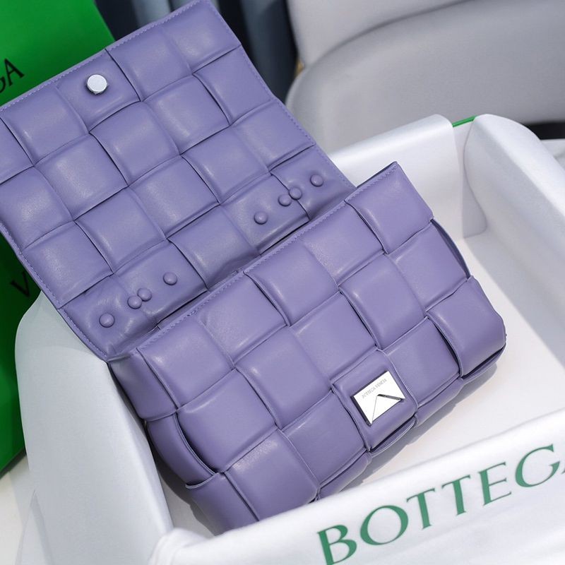 目を惹くカラーボッテガヴェネタ コピー ザチェーン カセット レザー製クロスボディバッグ bot33184高い品質